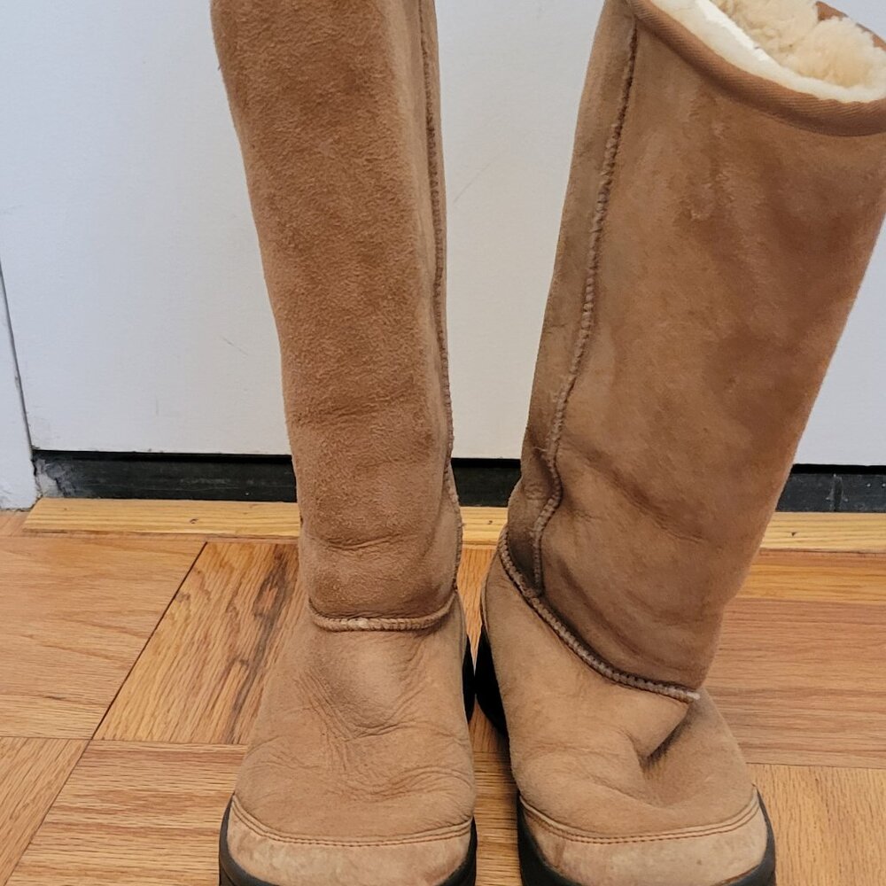 Ugg Boots, size 8 - Picture 3 of 5
